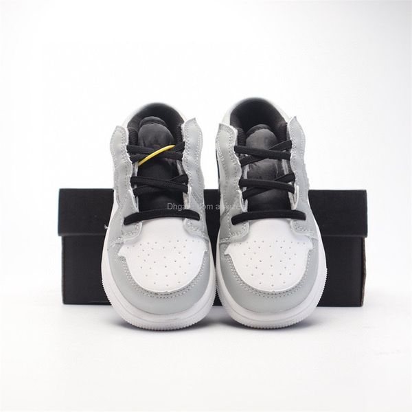 2022 kids 1 low alt alt light smoke gray basketball shoes ar6351-078 white gray black girls boys children sneakers us size 7.5c-3y eur size
2022 kids 1 low alt alt light smoke gray basketball shoes ar6351-078 white gray black girls boys children sneakers us size 7.5c-3y eur size