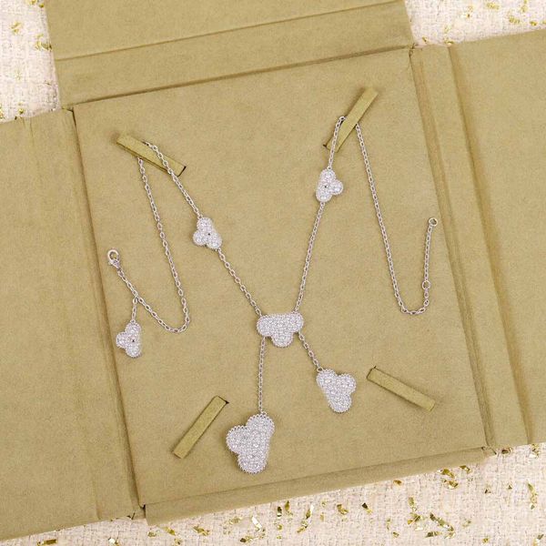 luxury quaity 6pcs flower pendant necklace with sparkly diamond platinum color have stamp ps7054a, Silver
luxury quaity 6pcs flower pendant necklace with sparkly diamond platinum color have stamp ps7054a, Silver