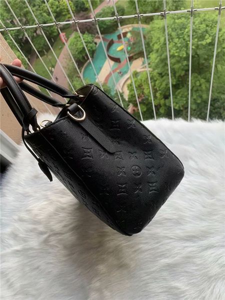 shoulder bags women's handbags leather crossbody bags plain wallets with wide shoulder straps
shoulder bags women's handbags leather crossbody bags plain wallets with wide shoulder straps