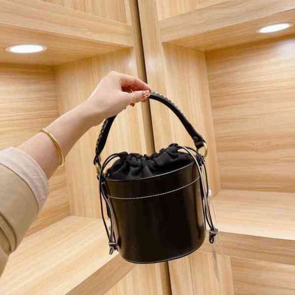 designer luxury women bags torys handbag tb fashion bucket bag inclined shoulder versatile multicolour purses burchs totes large capacity sa
designer luxury women bags torys handbag tb fashion bucket bag inclined shoulder versatile multicolour purses burchs totes large capacity sa