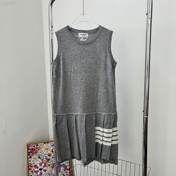casual dresses designer chaopai college style pleated skirt 22 spring summer loose casual knitting slim sleeveless vest age reducing versati, Black;gray
casual dresses designer chaopai college style pleated skirt 22 spring summer loose casual knitting slim sleeveless vest age reducing versati, Black;gray