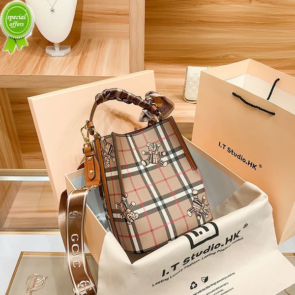 50% factory online export designer travel bag handbag hong leather women 2022 new summer fashion simple lattice cross
50% factory online export designer travel bag handbag hong leather women 2022 new summer fashion simple lattice cross
