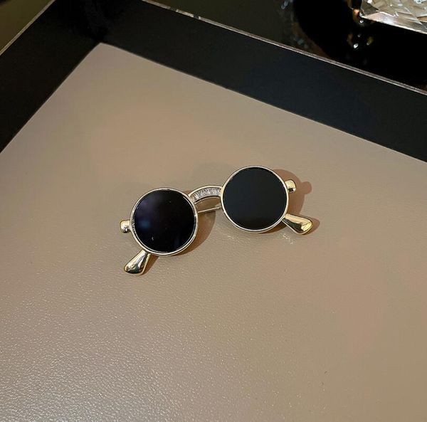 s3146 fashion jewelry sunglasses brooch for women niche design glasses brooches delicate accessories, Gray
s3146 fashion jewelry sunglasses brooch for women niche design glasses brooches delicate accessories, Gray