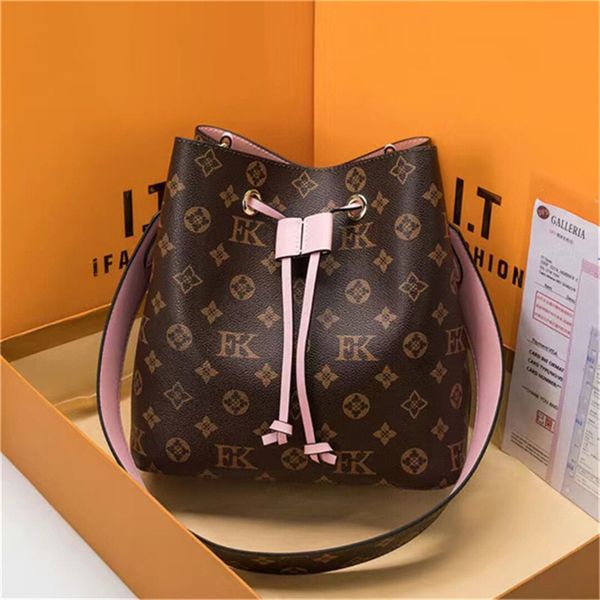 adies messenger bag fashion casual handbag tote genuine leather large capacity 2023
adies messenger bag fashion casual handbag tote genuine leather large capacity 2023
