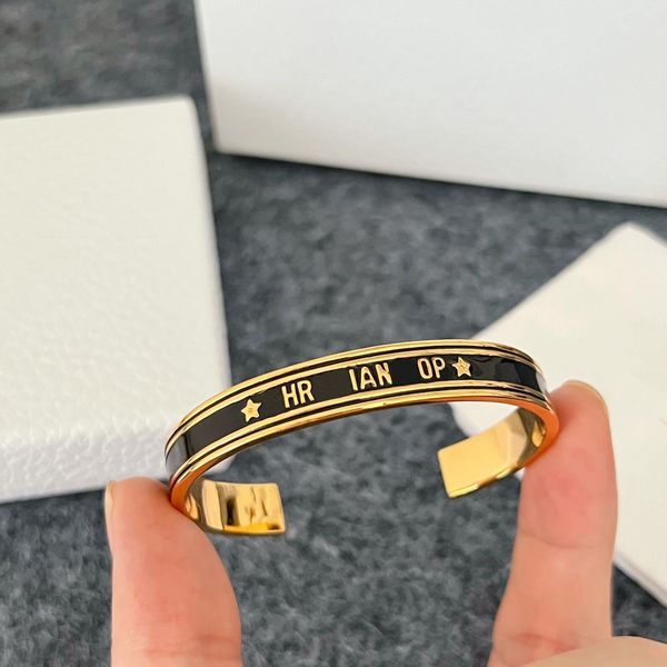 designers luxury bracelet solid color bangle letters couple models bracelets valentine's day gift metal sense exactly the same material, Black
designers luxury bracelet solid color bangle letters couple models bracelets valentine's day gift metal sense exactly the same material, Black