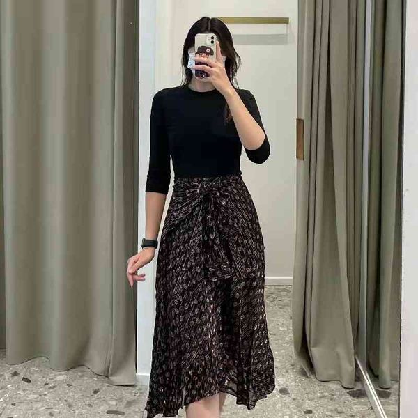 casual dresses french single autumn winter women's round neck print stitched fake two dresses, Black;gray
casual dresses french single autumn winter women's round neck print stitched fake two dresses, Black;gray