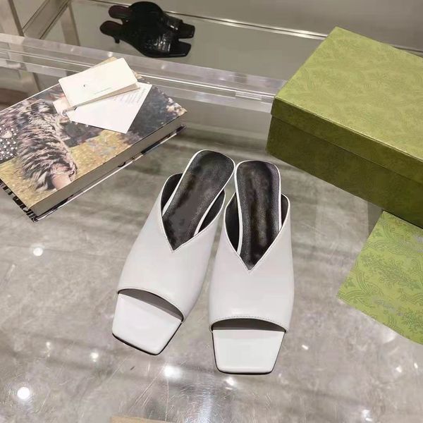 2022 new spring summer autumn sandals middle heels imported leather surface euro 35-41 us 4, Black
2022 new spring summer autumn sandals middle heels imported leather surface euro 35-41 us 4, Black