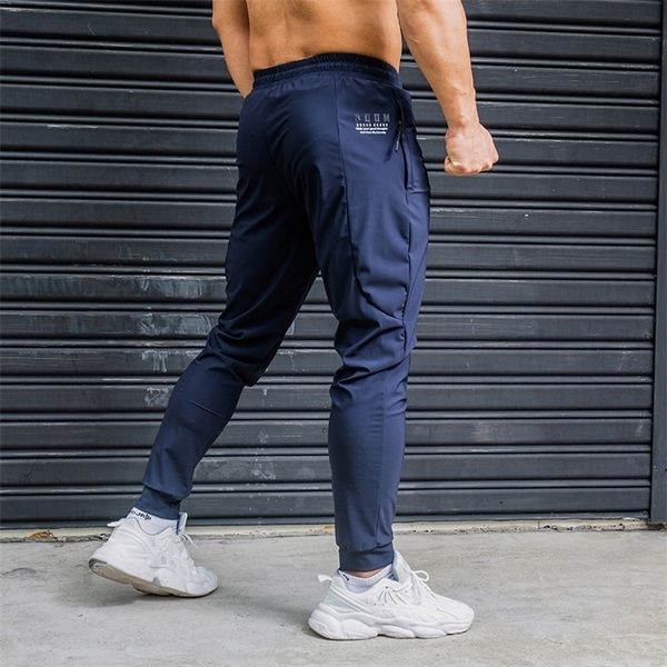 outdoor pants men running soccer training with zipper pockets football jogging fitness gym workout sport a220826, Black;green
outdoor pants men running soccer training with zipper pockets football jogging fitness gym workout sport a220826, Black;green
