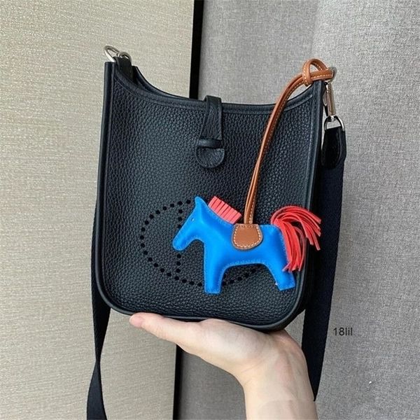 designer evelyn herme bags 2021 new hollowed out bucket bag head layer cow leather evelyn litchi leather women's bag one shoulder cross
designer evelyn herme bags 2021 new hollowed out bucket bag head layer cow leather evelyn litchi leather women's bag one shoulder cross