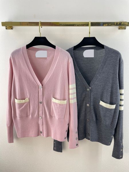 812 l 2022 autumn women's sweaters striped pink v neck long sleeve weilan, White;black
812 l 2022 autumn women's sweaters striped pink v neck long sleeve weilan, White;black