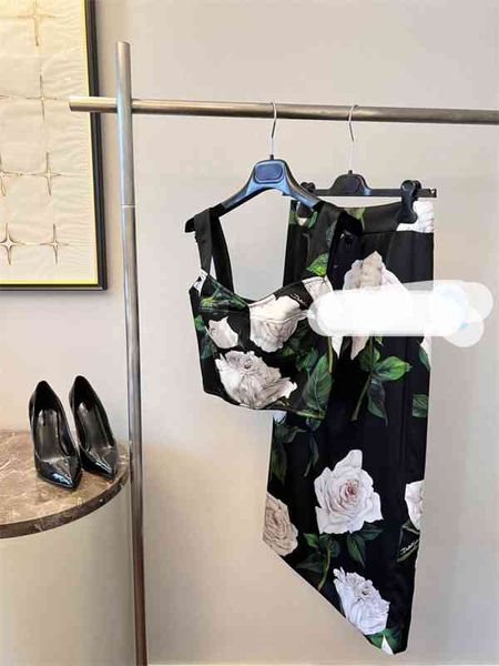 two piece dress spring summer silk satin suspender vest positioning printing this is a long version matching with the same color, White
two piece dress spring summer silk satin suspender vest positioning printing this is a long version matching with the same color, White