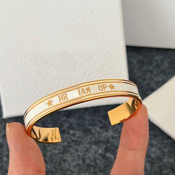 designers luxury bracelet solid color bangle letters couple models bracelets valentine's day gift metal sense exactly the same material, Black
designers luxury bracelet solid color bangle letters couple models bracelets valentine's day gift metal sense exactly the same material, Black