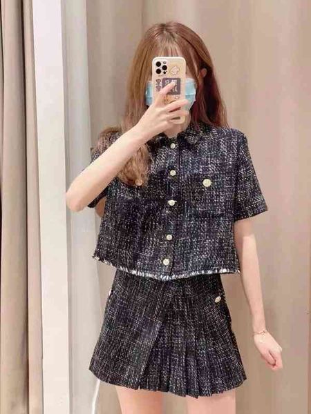 women's tracksuits fadan early autumn small fragrant metal button tweed short sleeve shirt pleated skirt, Gray
women's tracksuits fadan early autumn small fragrant metal button tweed short sleeve shirt pleated skirt, Gray