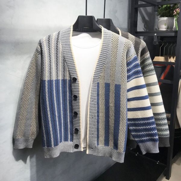 men's sweaters senior european and american trend cardigan sweater men's autumn and winter personalized striped youth warm knitted, White;black
men's sweaters senior european and american trend cardigan sweater men's autumn and winter personalized striped youth warm knitted, White;black