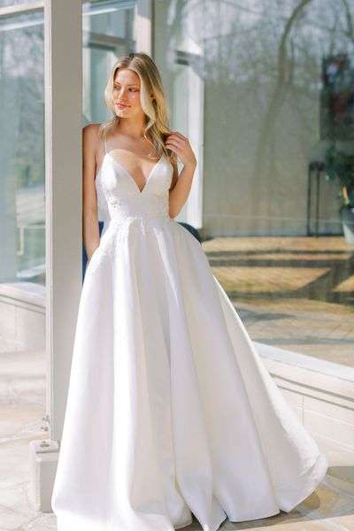 bride wear wedding gowns 2023 spaghetti v neck applique backless vestidos de novia pockets a line formal occasion dresses, White
bride wear wedding gowns 2023 spaghetti v neck applique backless vestidos de novia pockets a line formal occasion dresses, White