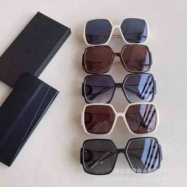 sunglasses d family women's montaigne2 square large frame fashion sunglasses uivu, White;black
sunglasses d family women's montaigne2 square large frame fashion sunglasses uivu, White;black