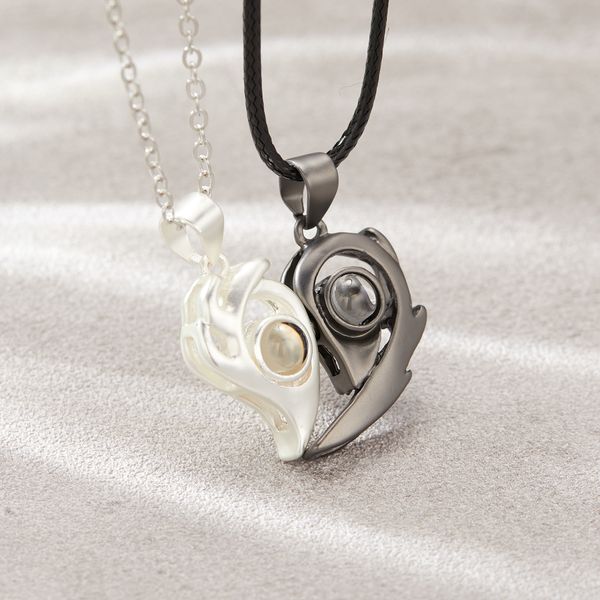2pcs magnetic couple necklace 100 languages i love you projection heart pendant necklace for women men lovers jewelry 2021 new, Silver
2pcs magnetic couple necklace 100 languages i love you projection heart pendant necklace for women men lovers jewelry 2021 new, Silver
