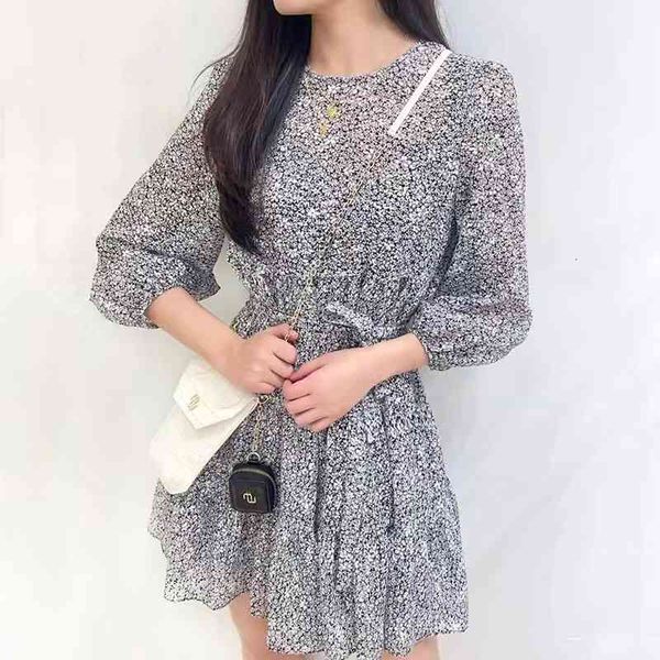 casual dresses french single spring and summer girl black white floral round neck lace up waist two piece dress short skirt, Black;gray
casual dresses french single spring and summer girl black white floral round neck lace up waist two piece dress short skirt, Black;gray
