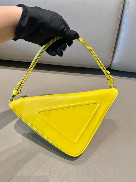 22ss classic brand designer geometry women's evening bag material cowhide triangle tote bag socialite clutch banquet 26cm 1nq043 beauti
22ss classic brand designer geometry women's evening bag material cowhide triangle tote bag socialite clutch banquet 26cm 1nq043 beauti