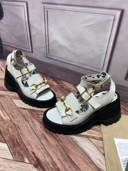 in spring and summer 2021 the sandals with thick soles and sloping heels are tall and thin euro 35-40 us 4-9, Black 
in spring and summer 2021 the sandals with thick soles and sloping heels are tall and thin euro 35-40 us 4-9, Black