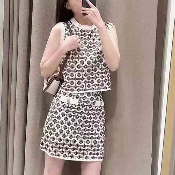 women's tracksuits blogger the same early autumn french college sleeveless jacquard sweater vest female knitted skirt, Gray
women's tracksuits blogger the same early autumn french college sleeveless jacquard sweater vest female knitted skirt, Gray