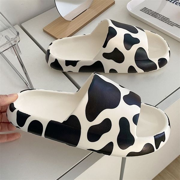 slippers summer home cow pattern women black white thick sole eva girls platform shoes outdoor cartoon ladies beach slides 220826
slippers summer home cow pattern women black white thick sole eva girls platform shoes outdoor cartoon ladies beach slides 220826