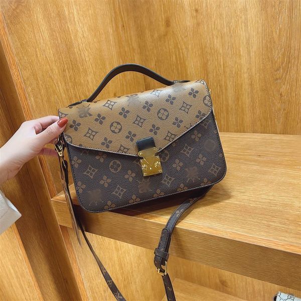 designers shoulder bags fashion wallet luxury tote leather messenger bag ladies chain handbags purses crossbody bag louiseitys viutonitys
designers shoulder bags fashion wallet luxury tote leather messenger bag ladies chain handbags purses crossbody bag louiseitys viutonitys