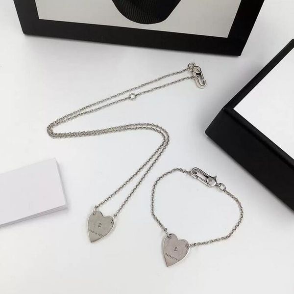 luxury designer necklace chain love heart letter pendant necklaces for women great quality silver color bracelet party jewelry with box
luxury designer necklace chain love heart letter pendant necklaces for women great quality silver color bracelet party jewelry with box