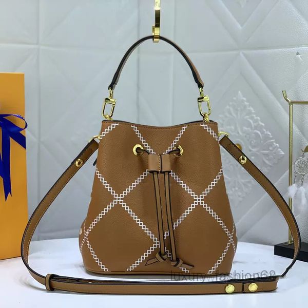 totes designer drawstring bb escale bucket luxury empreinte bag designer handbags wallets ladies leather shoulder and crobody giant flower b
totes designer drawstring bb escale bucket luxury empreinte bag designer handbags wallets ladies leather shoulder and crobody giant flower b