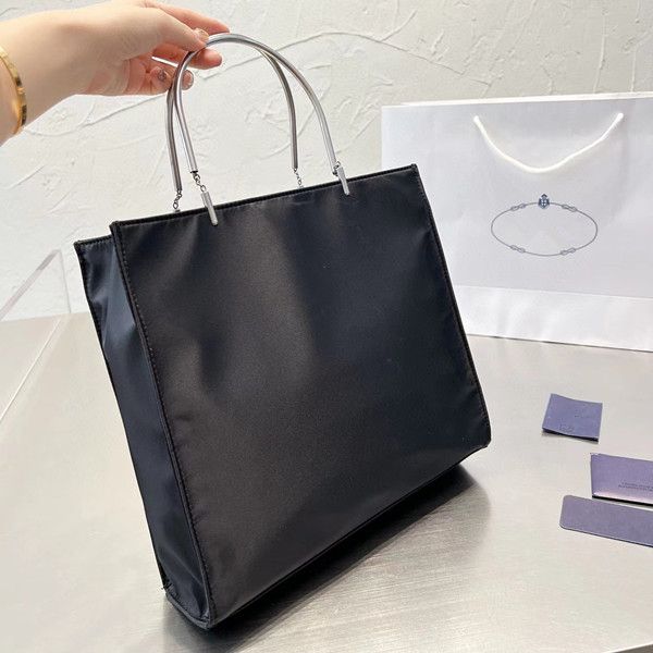 brand handbag designer tote bag new casual retro metal handle shopping bag size 29cm
brand handbag designer tote bag new casual retro metal handle shopping bag size 29cm
