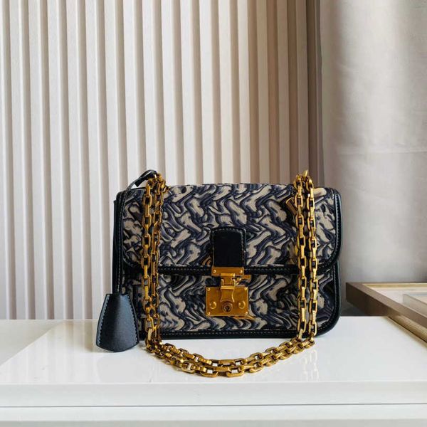 2021 women's european and american fashion bags handbag embroidered letters wide removable buckle single shoulder messenger bag chain
2021 women's european and american fashion bags handbag embroidered letters wide removable buckle single shoulder messenger bag chain