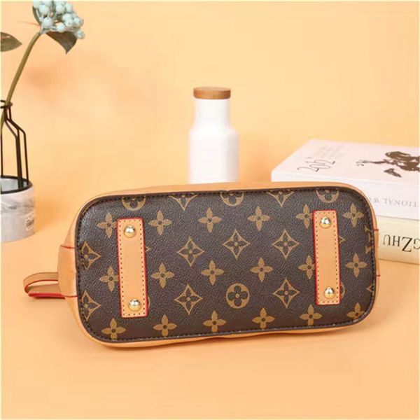 lvs bag louisity luxury designer clutch totes petite malle souple shoulder bag chain soft box crossbody fashion
lvs bag louisity luxury designer clutch totes petite malle souple shoulder bag chain soft box crossbody fashion