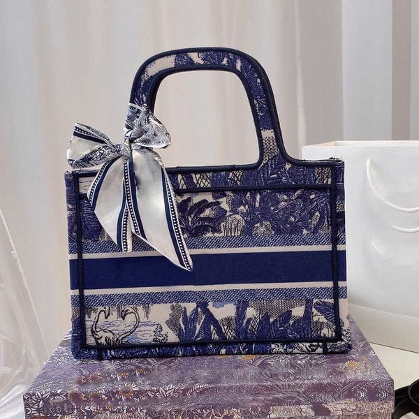 luxury designer shoulder bags handbags totes three-dimensional embroidery high version shopping bag goddess versatil handbag 006
luxury designer shoulder bags handbags totes three-dimensional embroidery high version shopping bag goddess versatil handbag 006