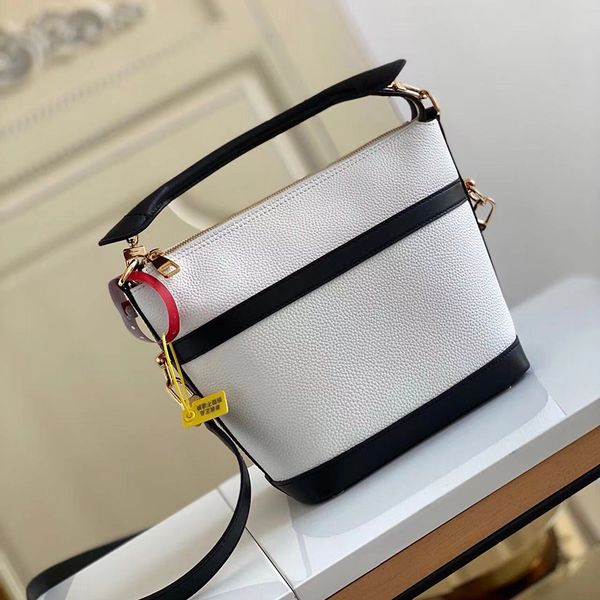 shoulder bags handbag 2022 new soft lady black wide shoulder strap messenger bag handheld chain women's bag quality
shoulder bags handbag 2022 new soft lady black wide shoulder strap messenger bag handheld chain women's bag quality
