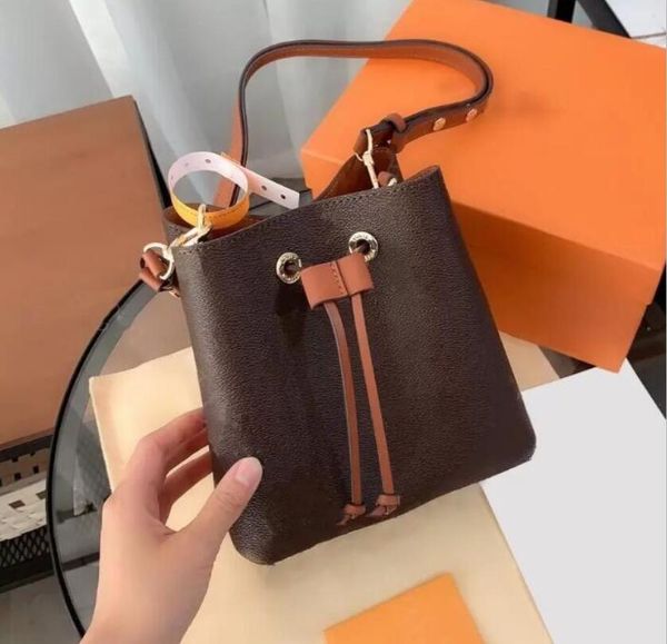 fashion shopping bags monograms flowers pattern fashionable versatile bag luxury designer women handbag bucket bag
fashion shopping bags monograms flowers pattern fashionable versatile bag luxury designer women handbag bucket bag
