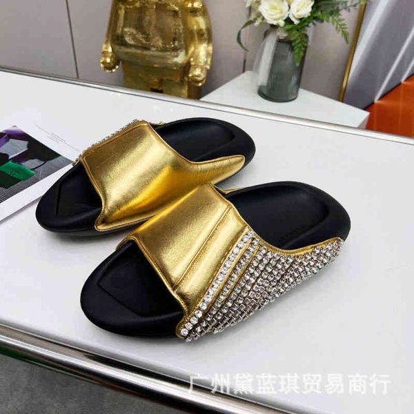 electric slippers summer embroidered thick soled bread shoes women's slippers jgk2 h382, Black
electric slippers summer embroidered thick soled bread shoes women's slippers jgk2 h382, Black
