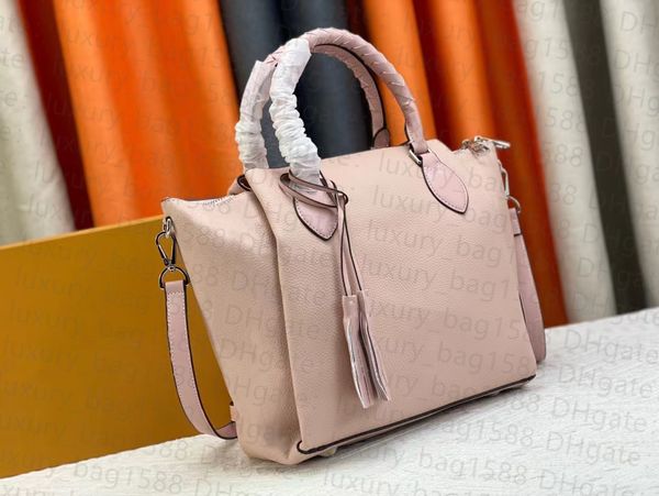 designer women tote handbag 55030 large capacity cross-body leather side cutout logo luxury design 2022 perfect companion for commuting
designer women tote handbag 55030 large capacity cross-body leather side cutout logo luxury design 2022 perfect companion for commuting