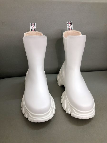 2022 early autumn designer boots original brand logo point in the street snap, Black
2022 early autumn designer boots original brand logo point in the street snap, Black