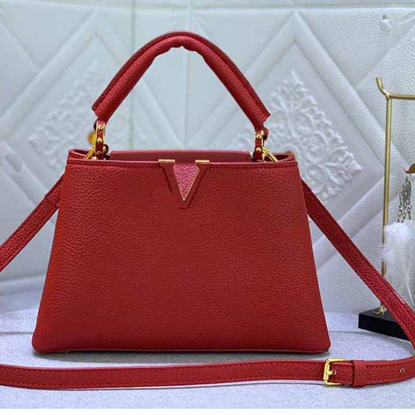 designer tote bag women fashion shoulder bags luxury handbag crossbody with eye-catching hardware the leather material is ladylike and elega
designer tote bag women fashion shoulder bags luxury handbag crossbody with eye-catching hardware the leather material is ladylike and elega