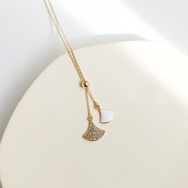 necklaces bracelet designer jewelry simple ginkgo leaf clavicle chain triangle diamond-encrusted pendant light microscope luxury sector neck, Silver
necklaces bracelet designer jewelry simple ginkgo leaf clavicle chain triangle diamond-encrusted pendant light microscope luxury sector neck, Silver