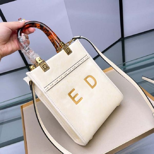 luxury messager bag designer purse paris genuine leather brand tote woman handbag wallet duffle brand s154 003
luxury messager bag designer purse paris genuine leather brand tote woman handbag wallet duffle brand s154 003