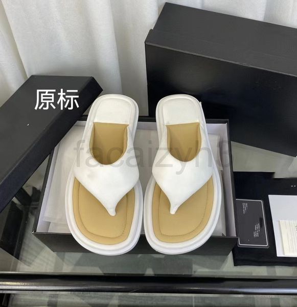 sandals designer xiaoxiangfeng 2022 summer sand foot bread flip flop simple color matching flat bottom wearing on the beach, Black
sandals designer xiaoxiangfeng 2022 summer sand foot bread flip flop simple color matching flat bottom wearing on the beach, Black