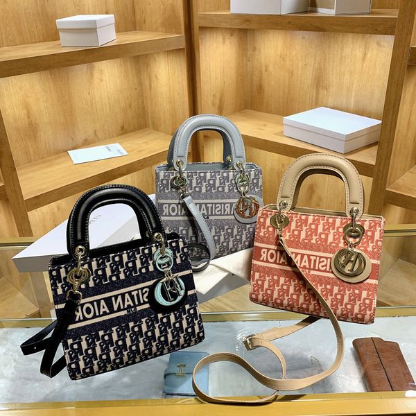 designer bags 2022 new fashion simple straddle women's personalized msenger printed portable
designer bags 2022 new fashion simple straddle women's personalized msenger printed portable