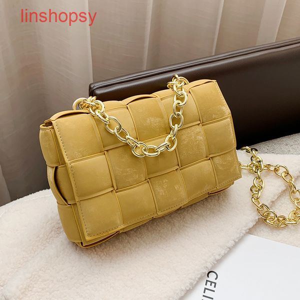 bottegas bags venetas cassette handbags evening fashion metal thick chain wove 3bpn
bottegas bags venetas cassette handbags evening fashion metal thick chain wove 3bpn