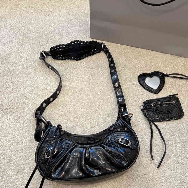 shoulder bag women motorcycle bags designer handbag underarm crossbody bag classic solid color woven straps purses 220829
shoulder bag women motorcycle bags designer handbag underarm crossbody bag classic solid color woven straps purses 220829