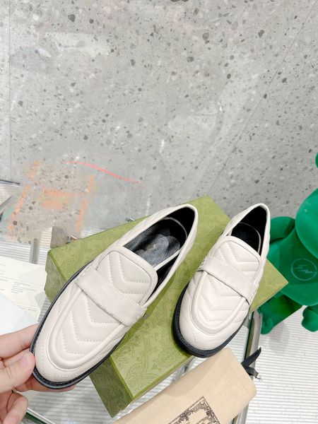 autumn and winter new sheepskin slippers r lefu shoes fashionable and popular euro 35-40 us 4-9, Black
autumn and winter new sheepskin slippers r lefu shoes fashionable and popular euro 35-40 us 4-9, Black