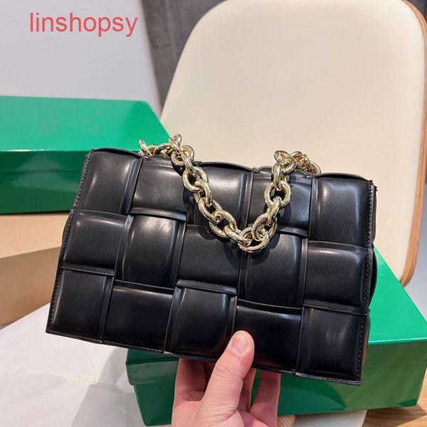 bottegas bags venetas cassette handbags evening 2022 new chain cassette handba
bottegas bags venetas cassette handbags evening 2022 new chain cassette handba