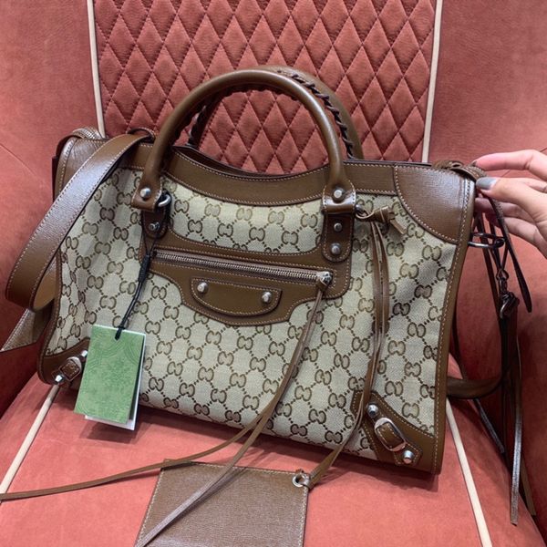designer bags original co branded locomotive classic old flower leather tassel pop handbag fashion one shoulder msenger
designer bags original co branded locomotive classic old flower leather tassel pop handbag fashion one shoulder msenger