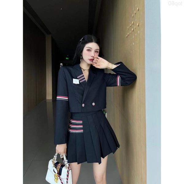 women's tracksuits designer 22ss early autumn new short long sleeve set with colorful ribbon decoration and pleated skirt fashionable s, Gray
women's tracksuits designer 22ss early autumn new short long sleeve set with colorful ribbon decoration and pleated skirt fashionable s, Gray