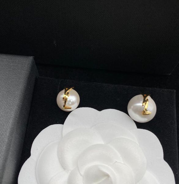 chic designer letter earrings stud classic pearl charm earring for lady women bride party wedding engagement jewelry gift with box, Golden
chic designer letter earrings stud classic pearl charm earring for lady women bride party wedding engagement jewelry gift with box, Golden